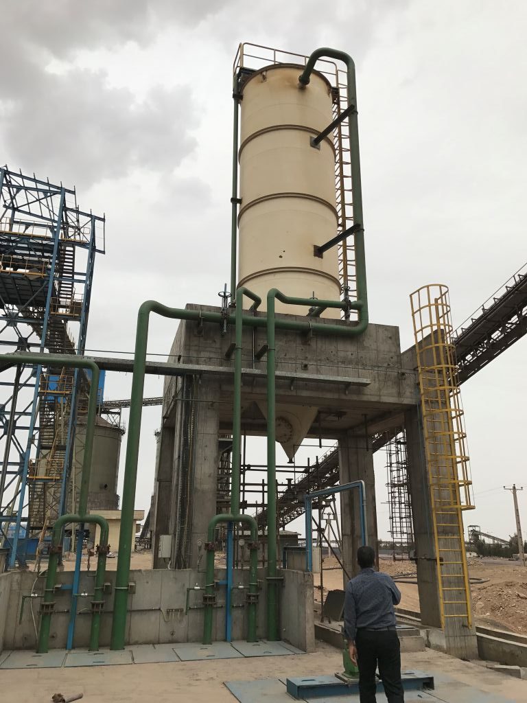 Vertical process vessel with access ladder and adjoining pipework